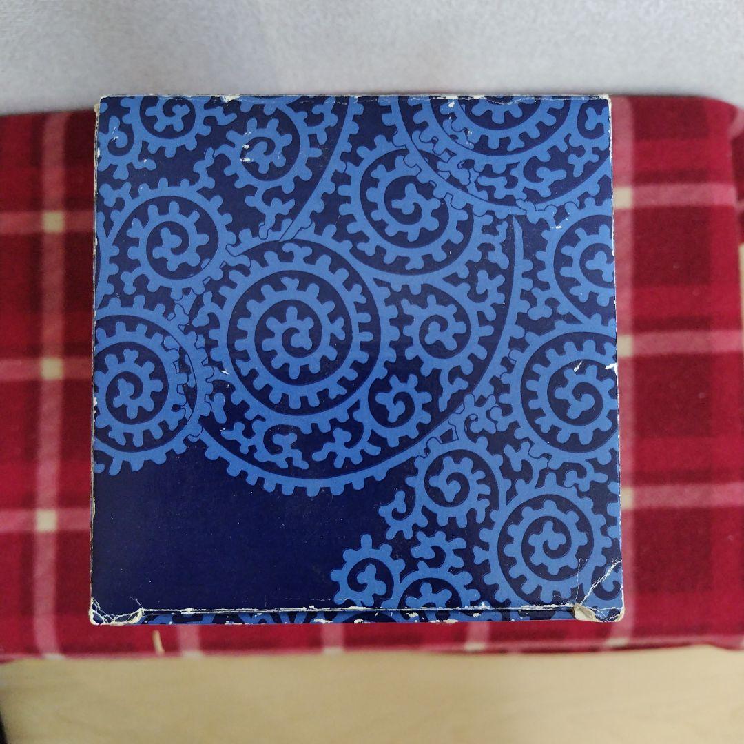 JP（空き瓶） ウイスキー白州１２年　有田焼染付蛸唐草寅文筒型瓶　箱付き