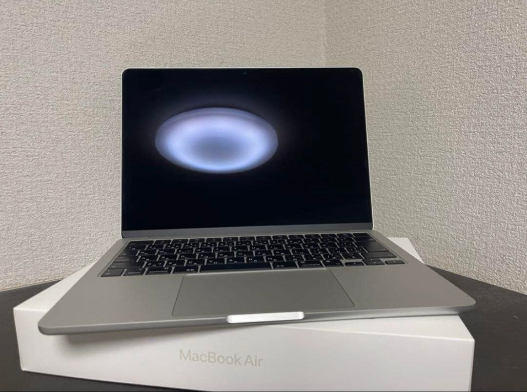 ほぼ新品　M2 13インチMacBook Air シルバー 8GB 256GB