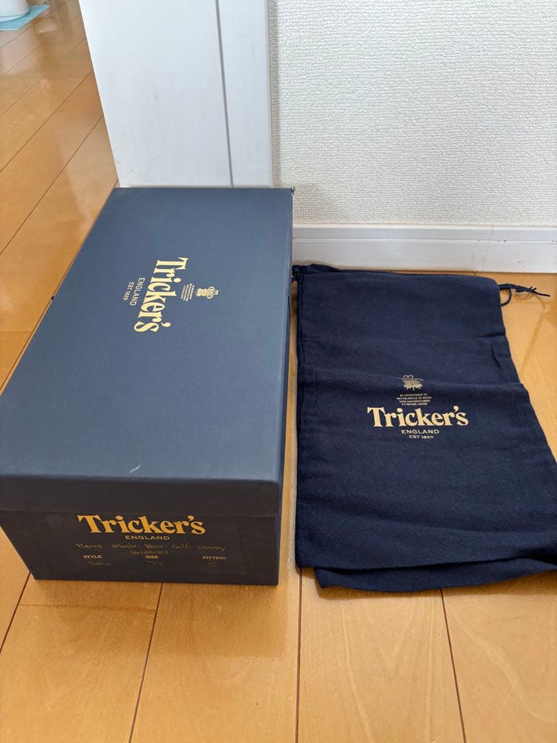 トリッカーズ黒ウィングチップ