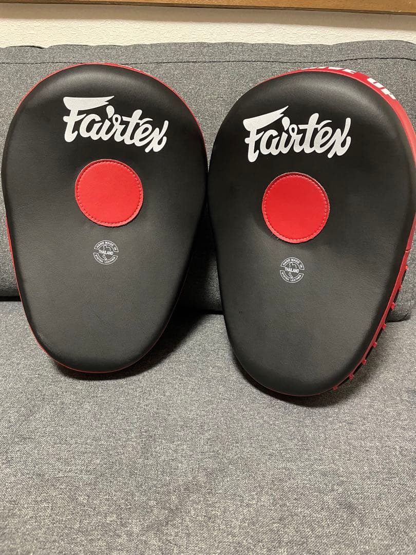 Fairtex キックミット 黒/赤