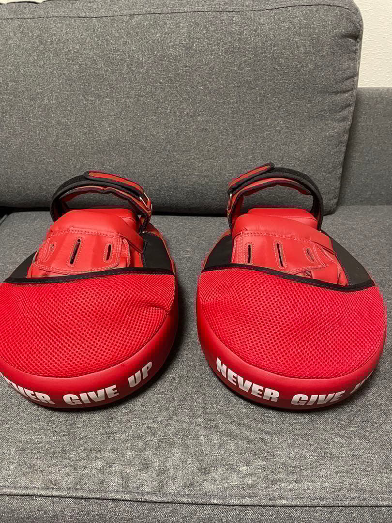 Fairtex キックミット 黒/赤