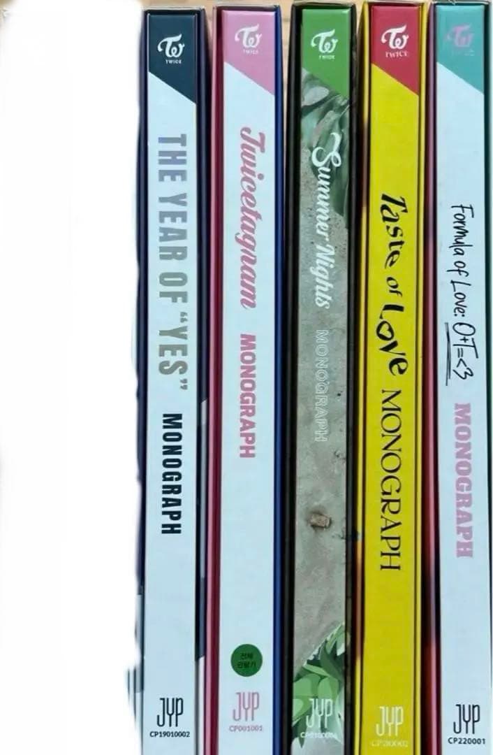 TWICE　まとめ売り　アルバム　アクスタ　ガチャ　缶バッチ　ペンライト　トレカ