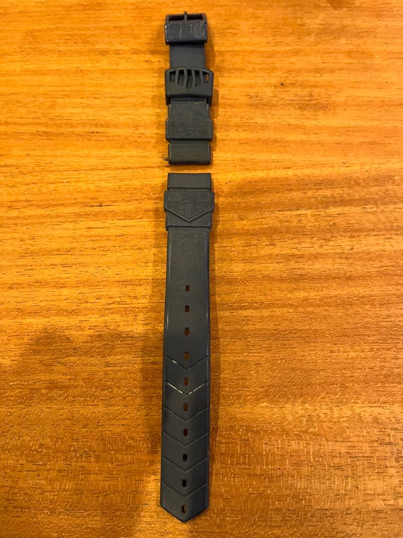 タグホイヤのフォーミュラ1 純正ベルト18mm メンズ用　ブルー