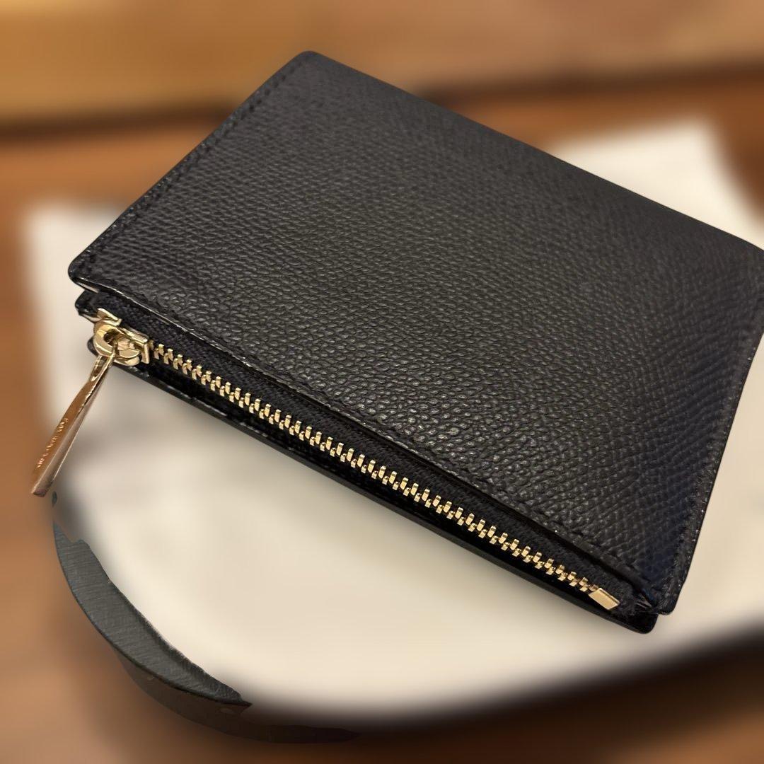 モリモツ　美品　ヴァレクストラ Valextra 小銭入れ付き財布６カード