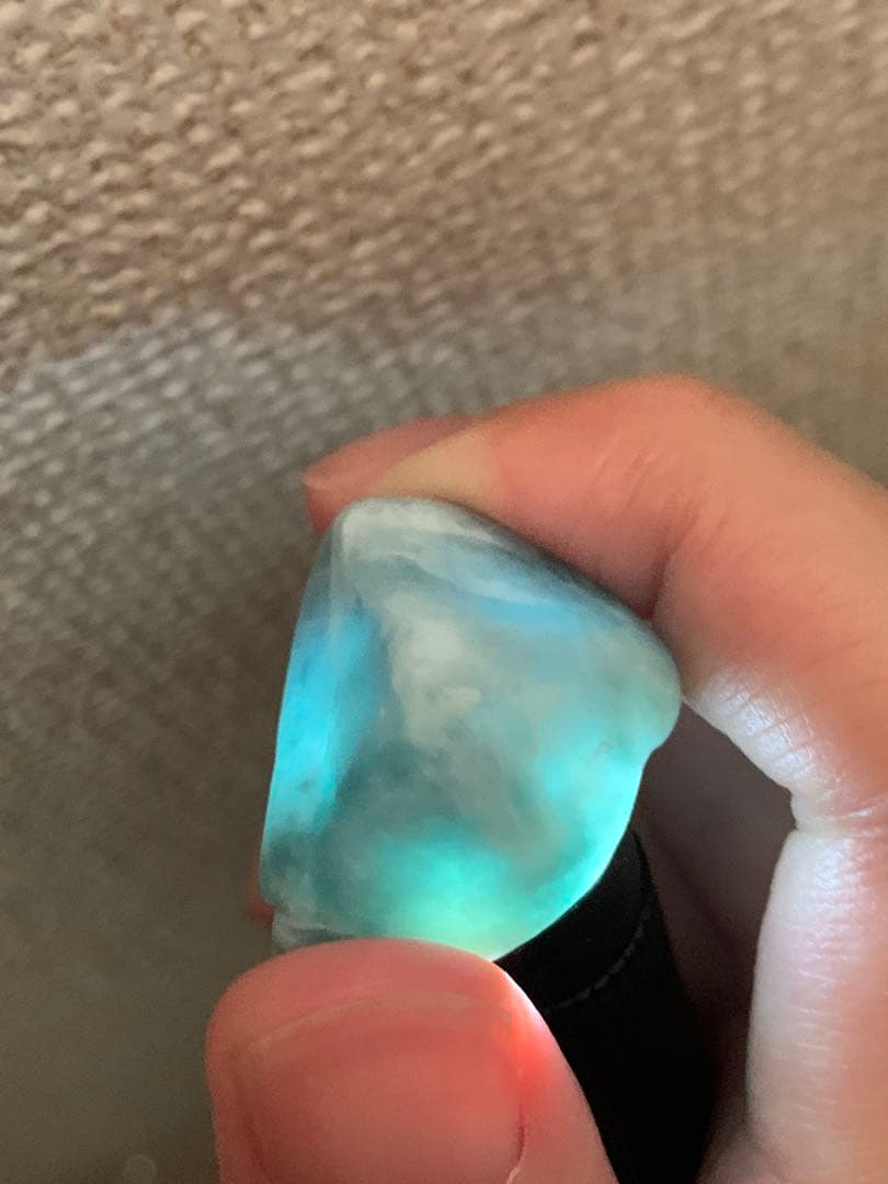 宝石質　糸魚川入りコン沢青翡翠　海石　原石　青ひすい　水石　根付　国産鉱物標本