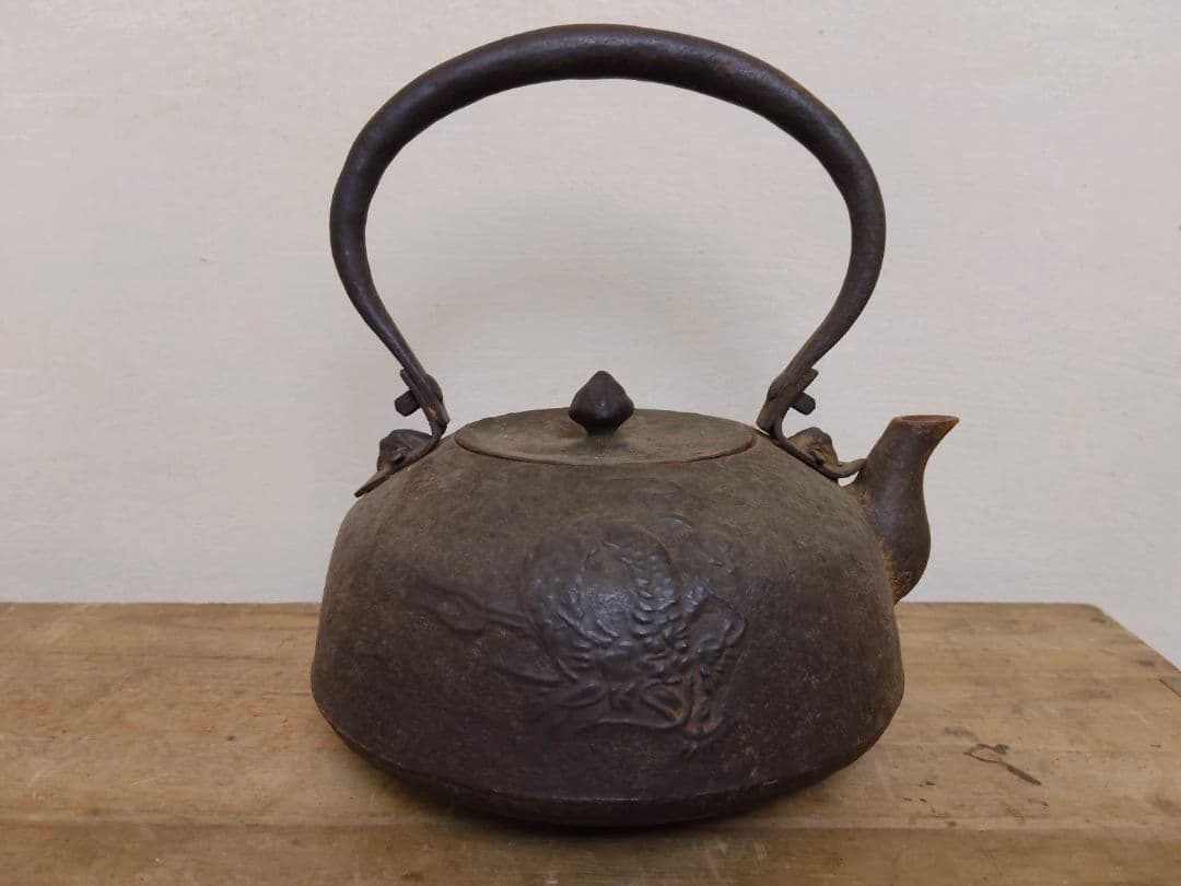 ★南部釜師 及川鉄作 雲龍紋平丸形鉄瓶 茶道具