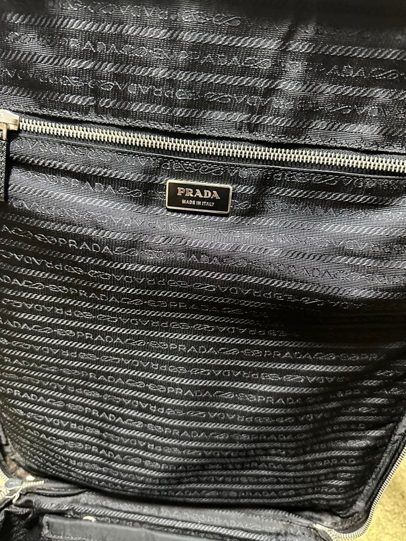 PRADA キャリーケース