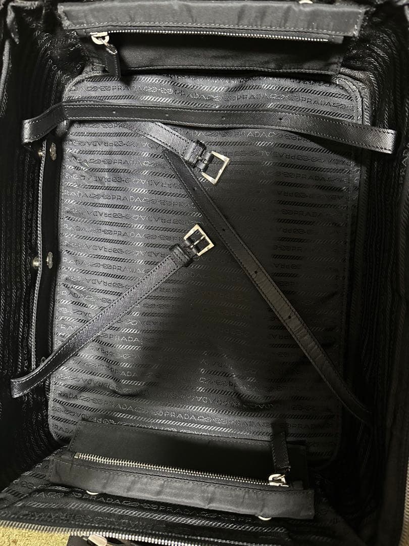 PRADA キャリーケース