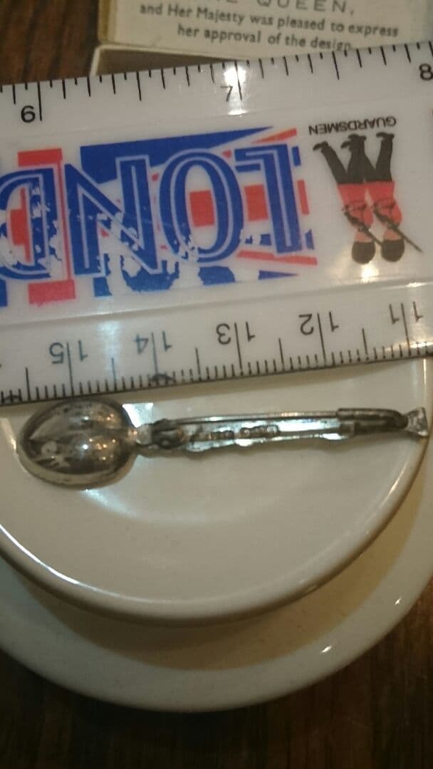 おまとめ購入歓迎、箱付き、ベビースプーンのブローチ、誕生祝い