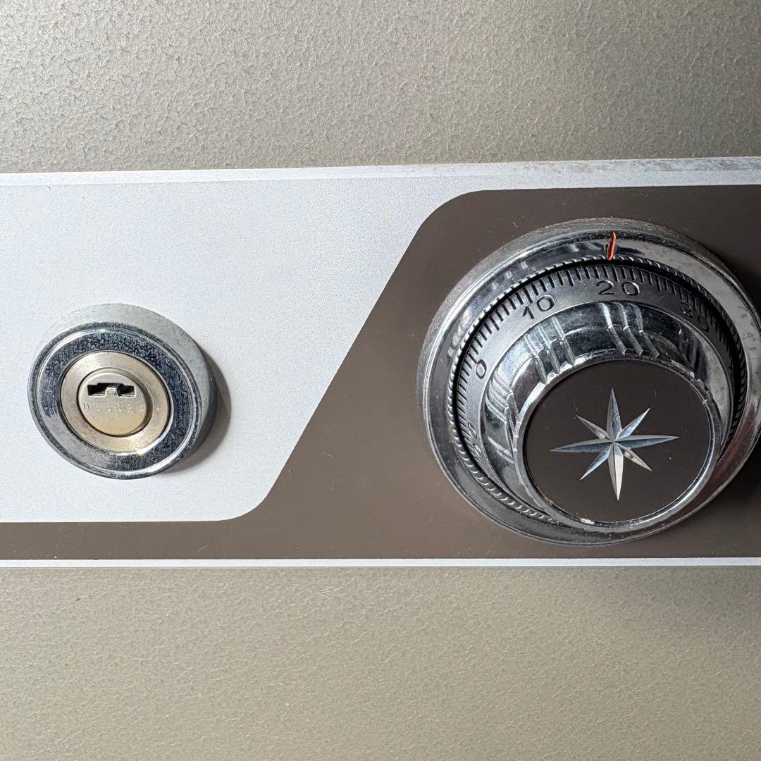 【福岡】 耐火金庫 ダイヤル式 金庫 小型耐火金庫 クラウン 防犯