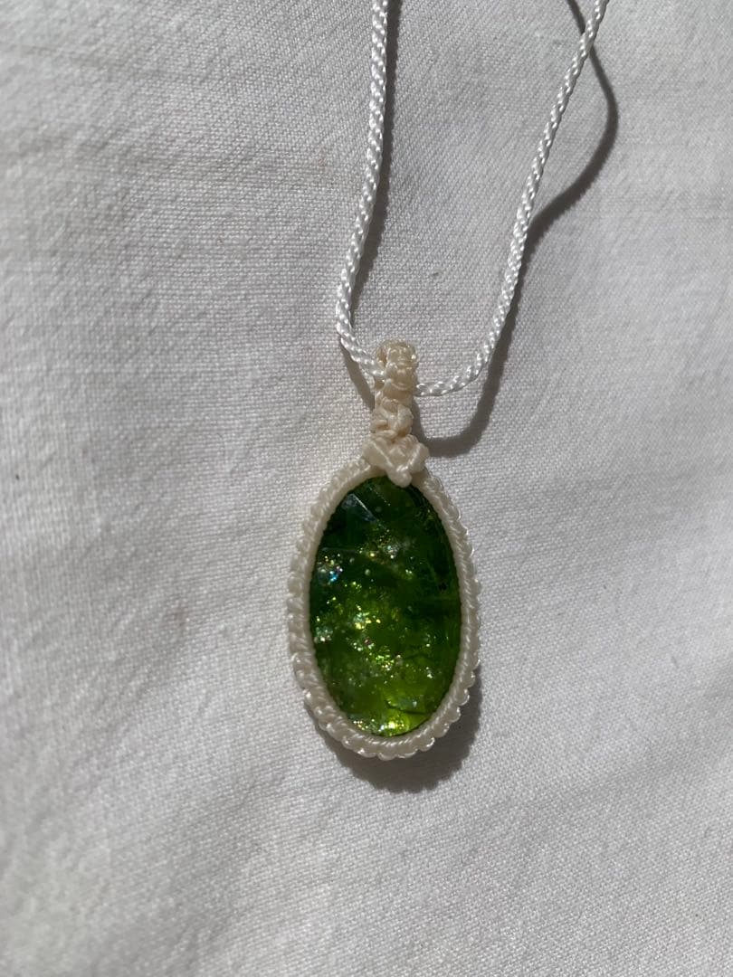 ペリドット天然石オーバルカットペンダント