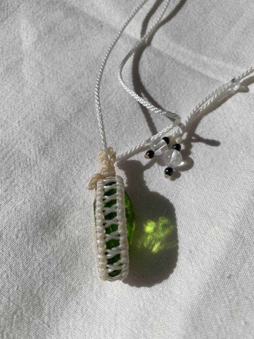 ペリドット天然石オーバルカットペンダント