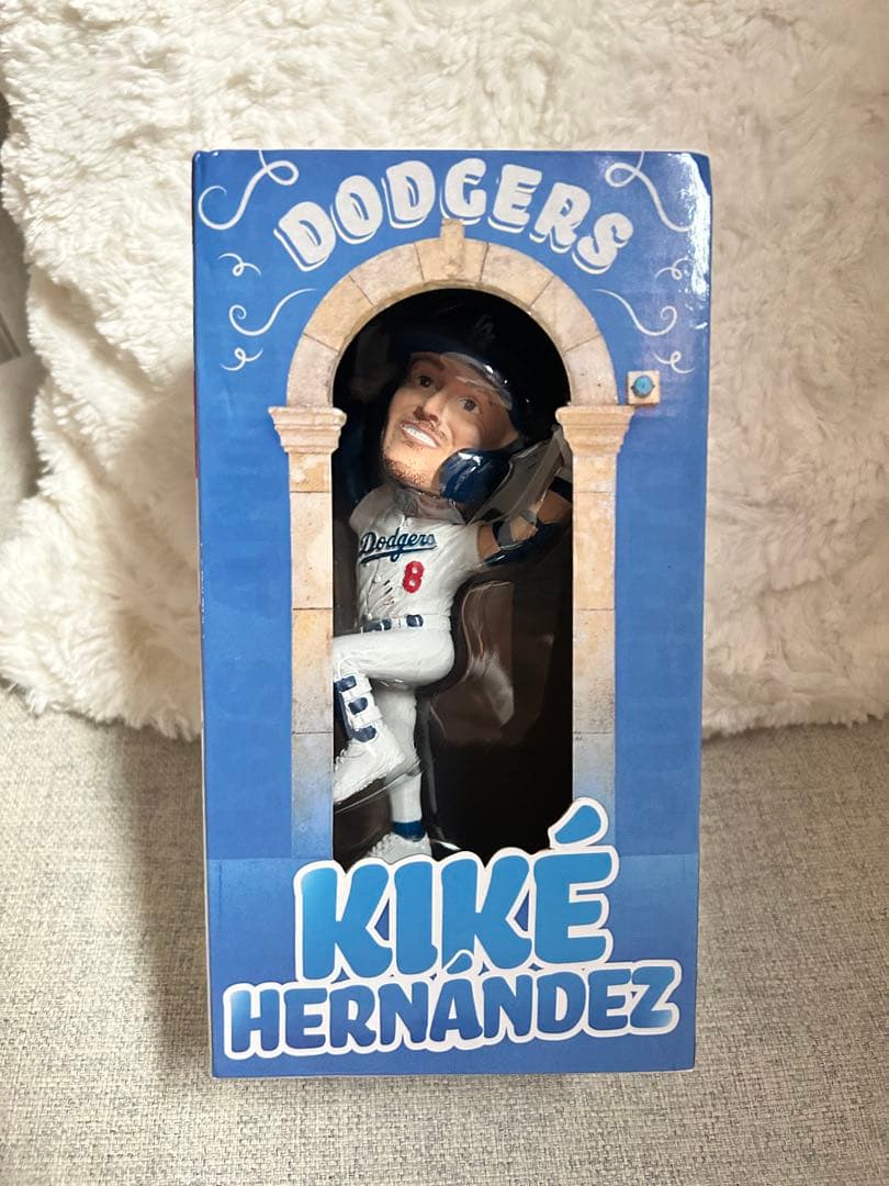 KIKÉ HERNÁNDEZ フィギュア 背番号8