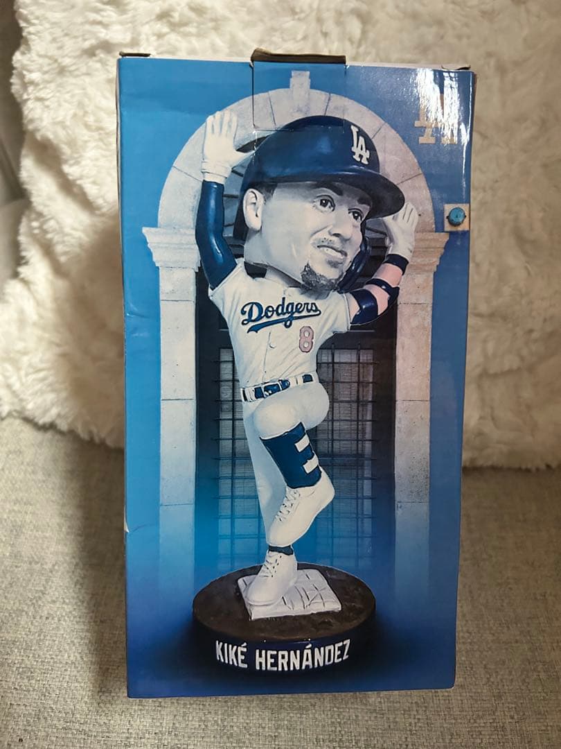 KIKÉ HERNÁNDEZ フィギュア 背番号8