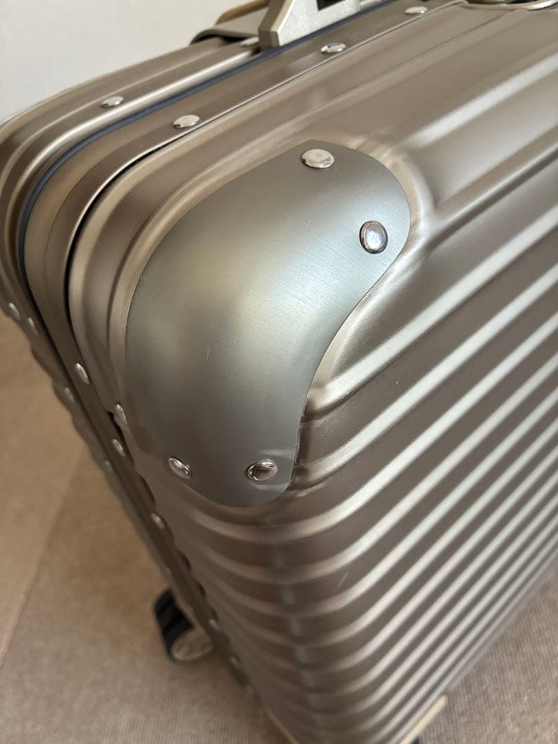 リモワ トパーズ チタニウム キャリー ケース 4輪 RIMOWA 機内持ち込み