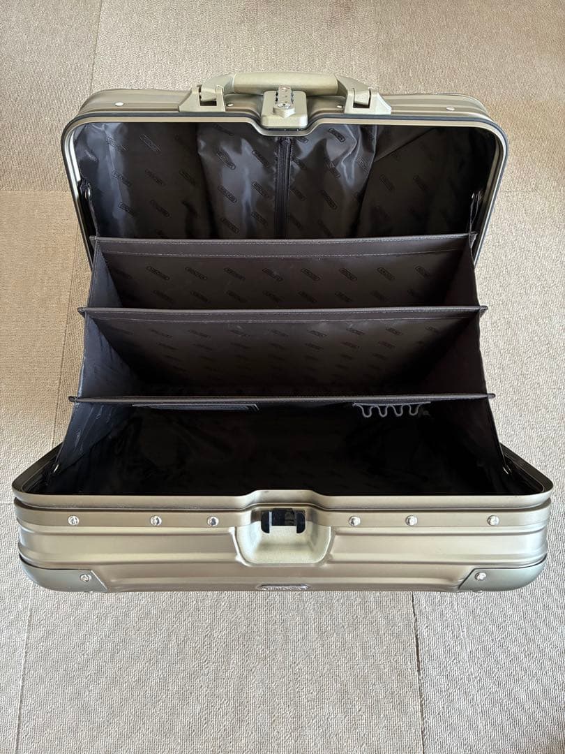 リモワ トパーズ チタニウム キャリー ケース 4輪 RIMOWA 機内持ち込み