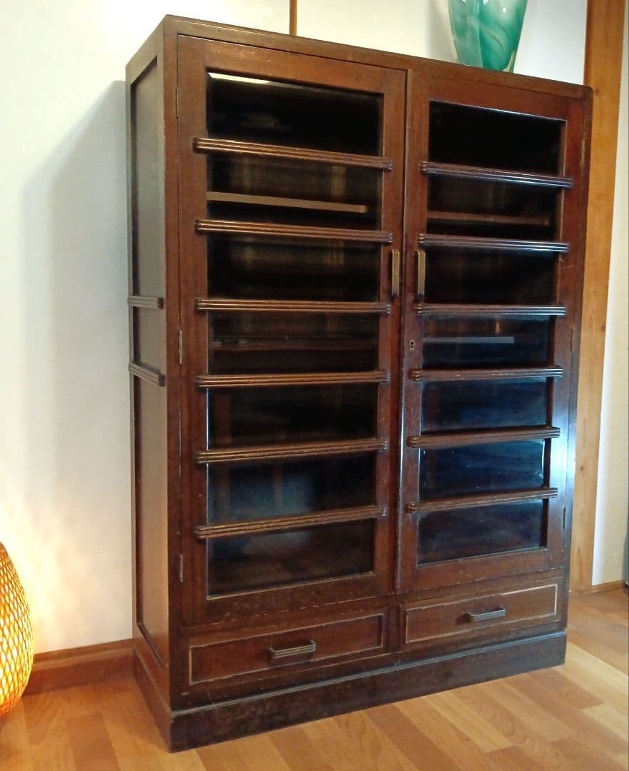 ガラス　キャビネット　本棚　箪笥　 サイドボード