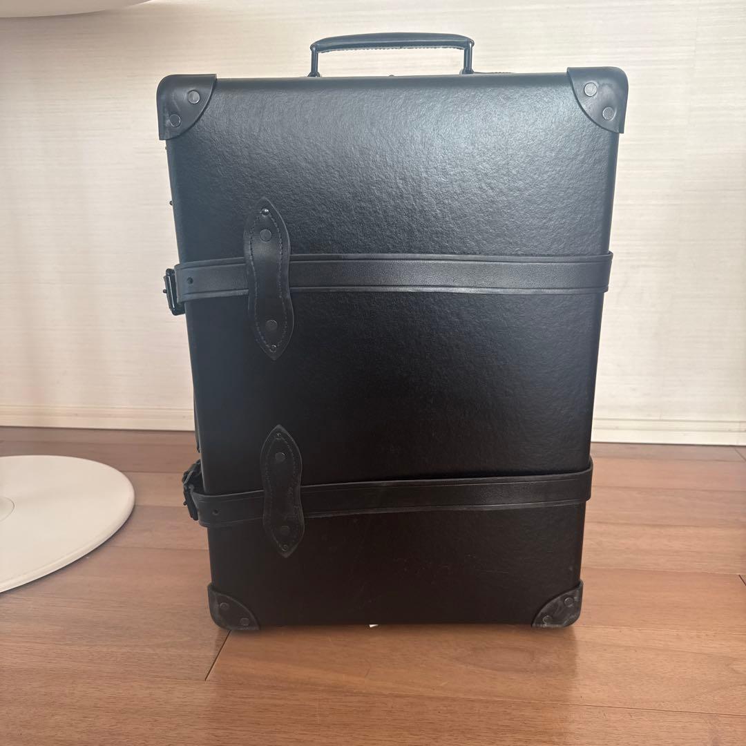 グローブトロッターブラックキャリーケース 2輪キャスター付き