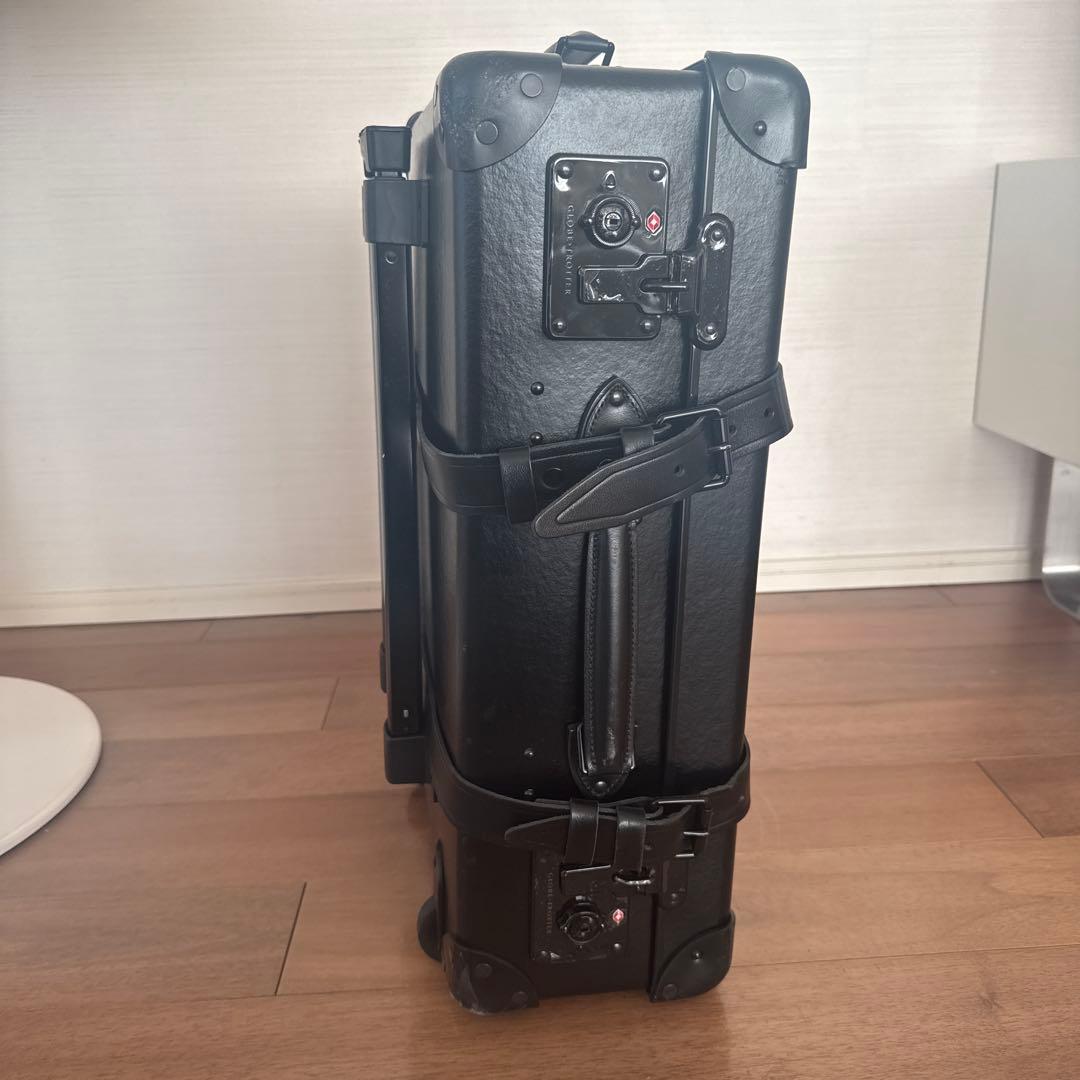 グローブトロッターブラックキャリーケース 2輪キャスター付き