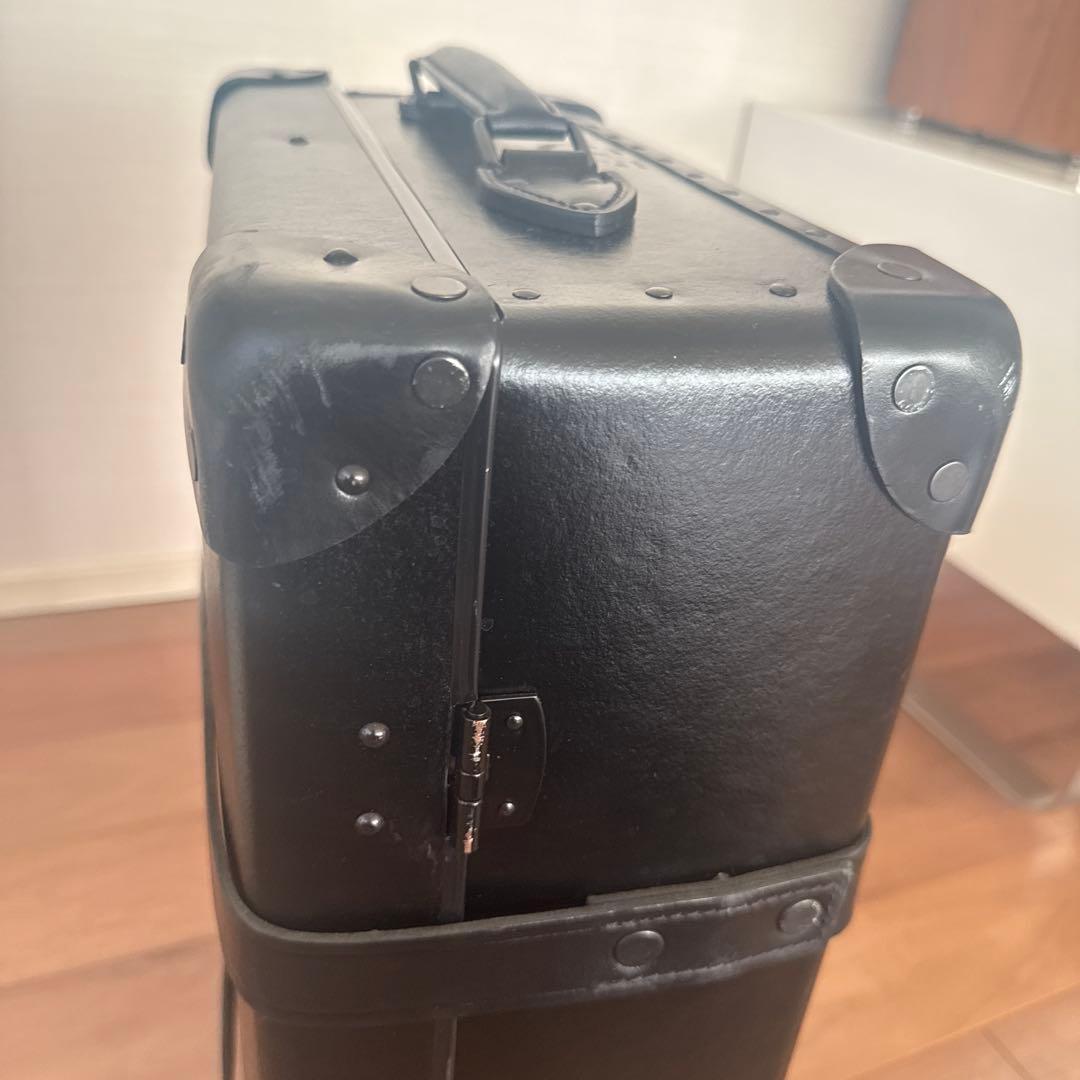 グローブトロッターブラックキャリーケース 2輪キャスター付き