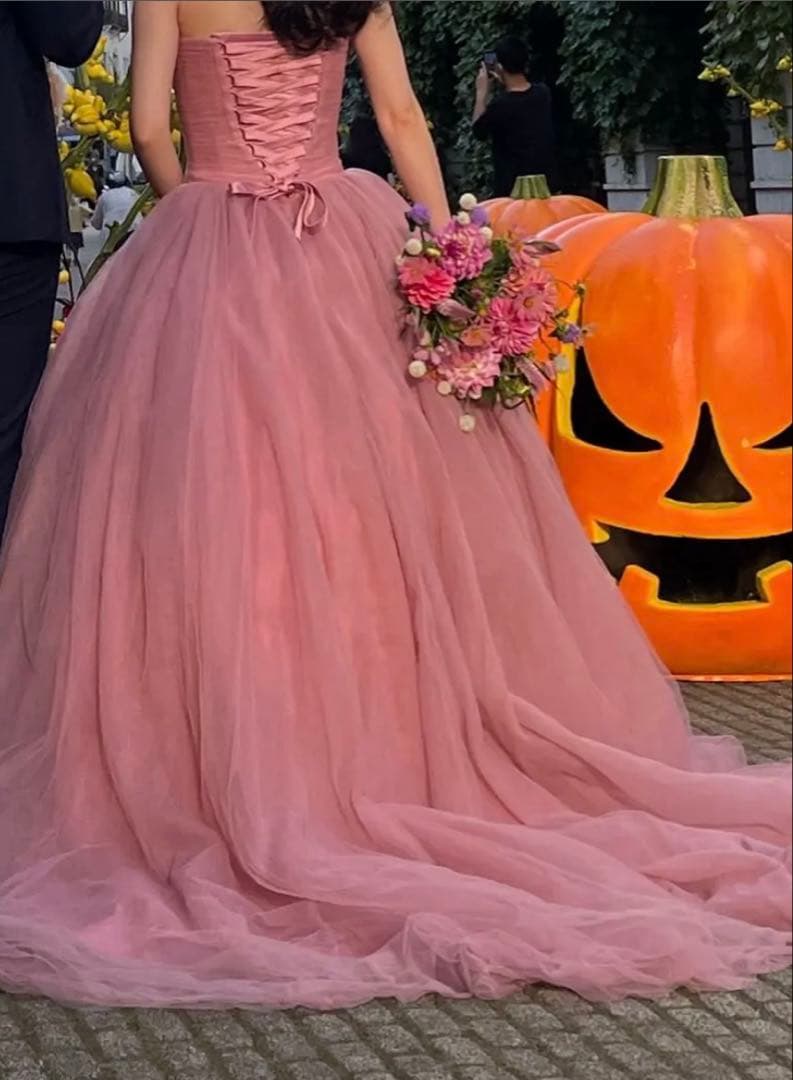 ピンクのカラードレス