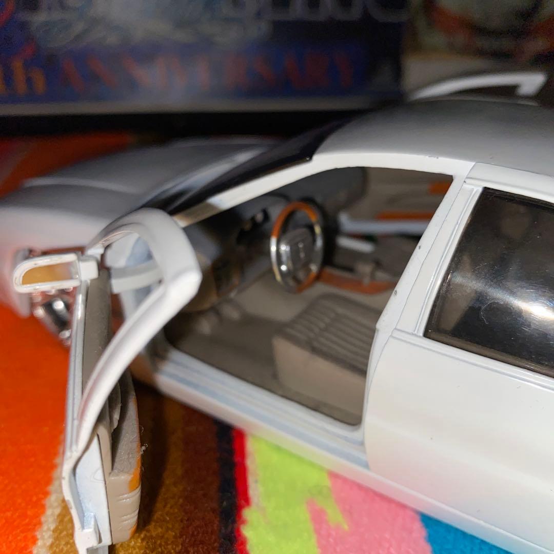 DUBシェビーインパラ　ミニカー　１／２４　色ホワイト