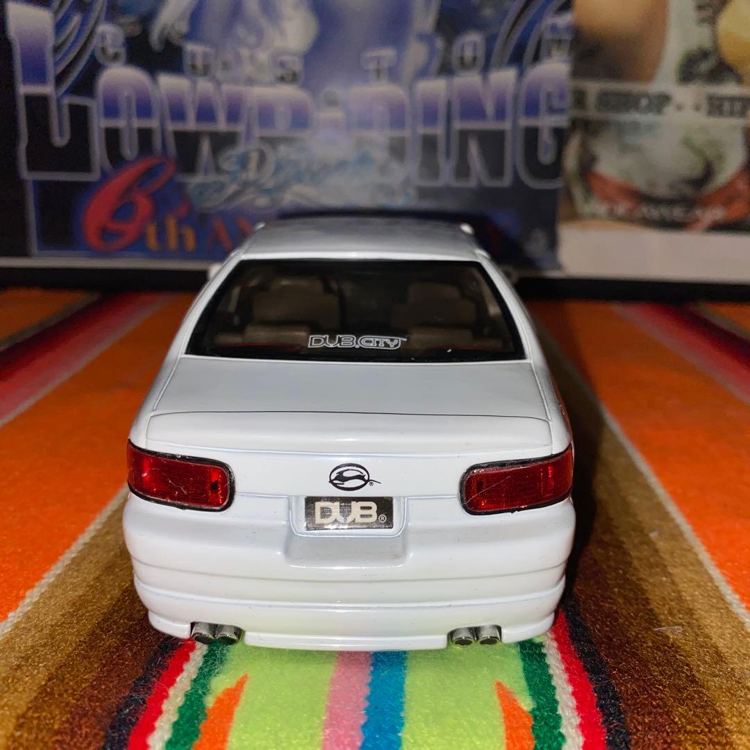 DUBシェビーインパラ　ミニカー　１／２４　色ホワイト