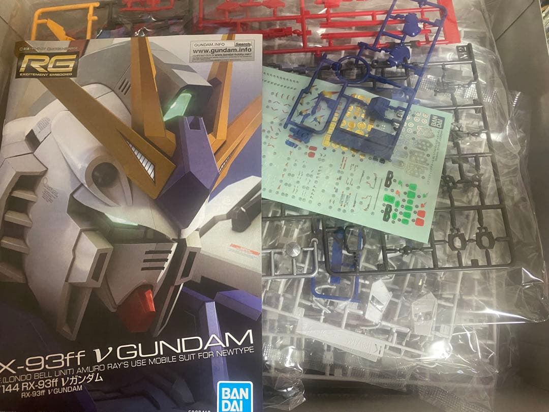 RG RX-93ff νガンダム& RG MSN-04FF サザビー