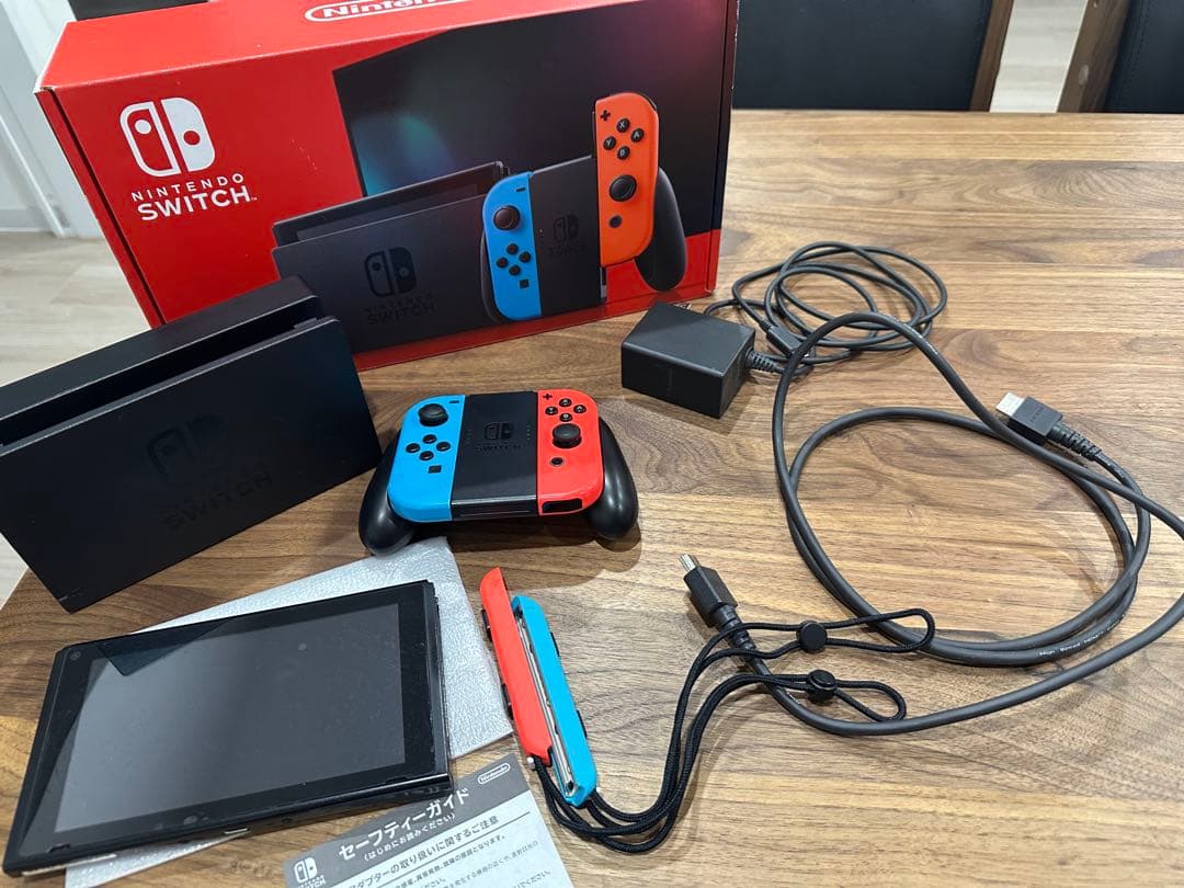 Nintendo Switch 本体 赤/青 Joy-Con付き　箱あり