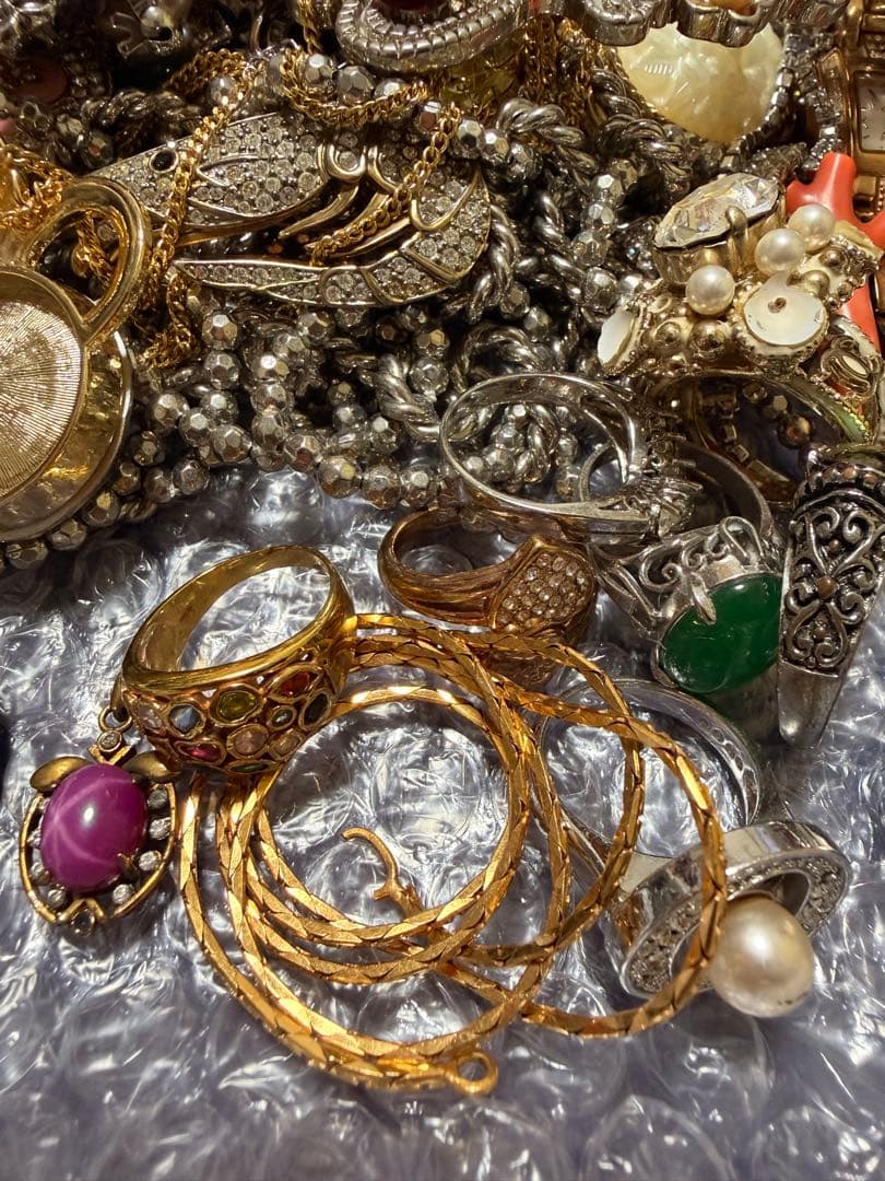 ブ*キ様 遺品整理 アクセサリー まとめ