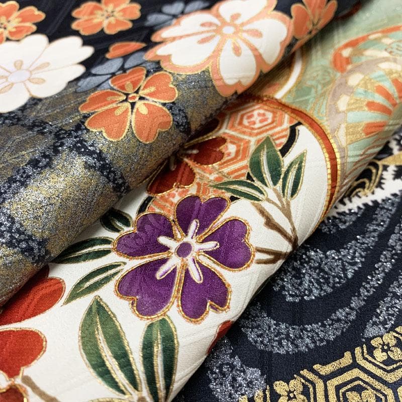 506z25☆振袖 古典柄 金駒刺繍 金彩 ラメ 地紋 黒☆美品 成人式 結婚式