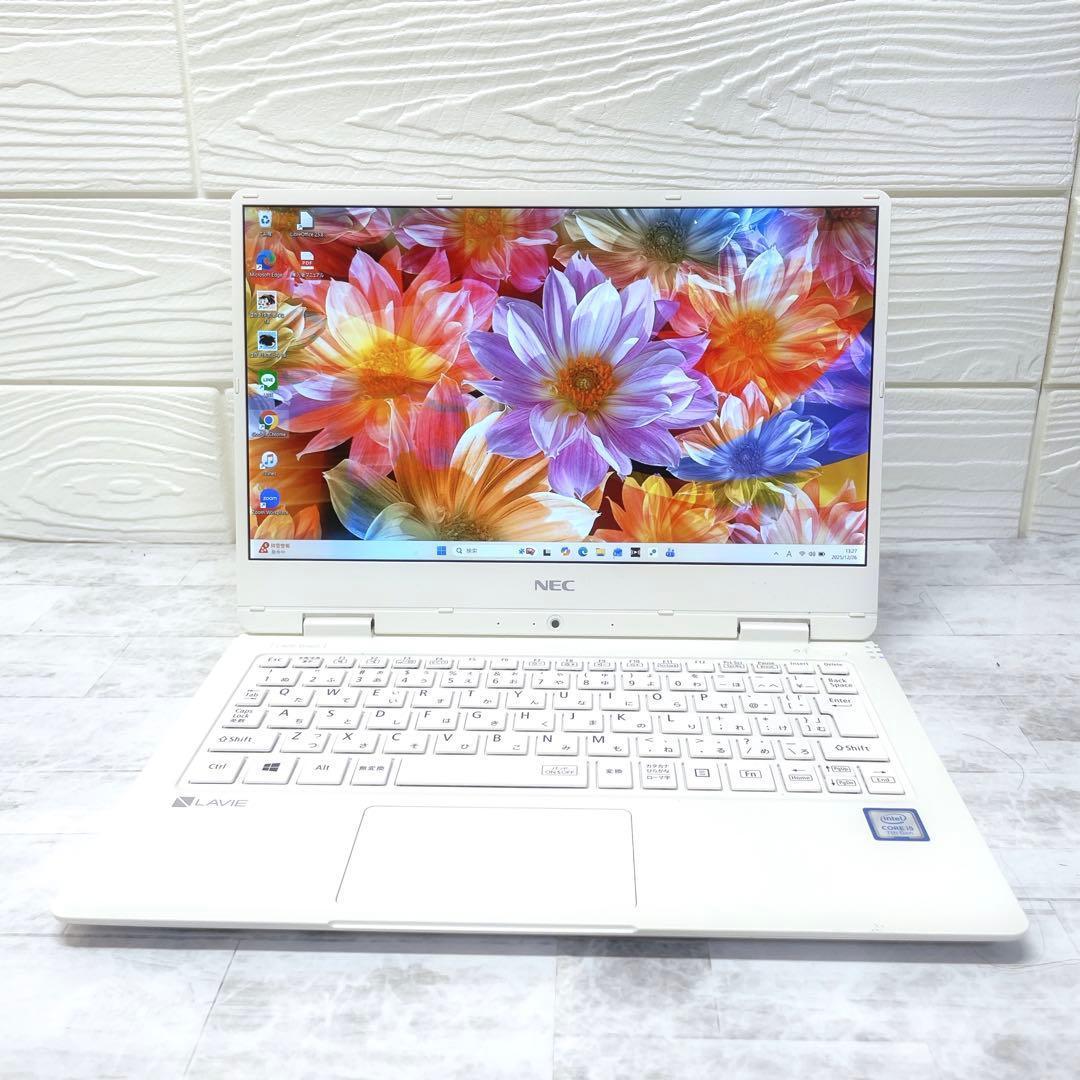 美品✨薄型軽量✨持ち運びに‼️ノートパソコン✨SSD カメラ フルHD A4