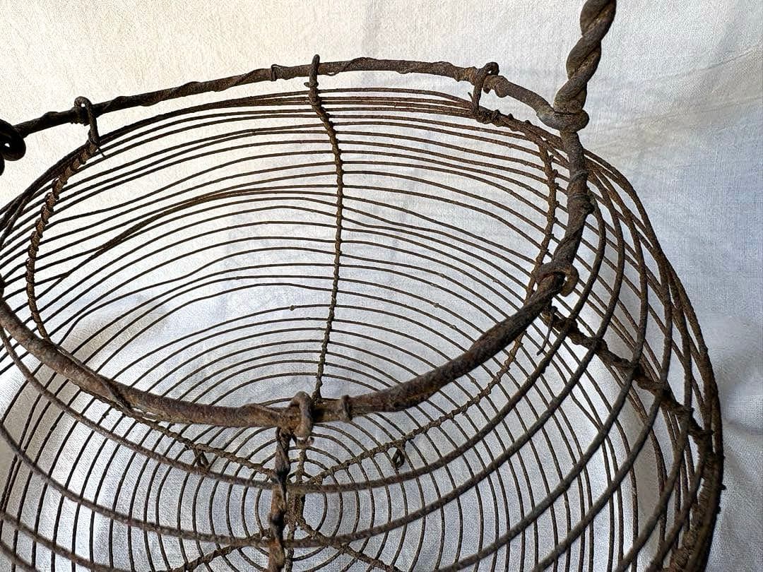 フランスアンティーク　ワイヤーバスケット　卵入れ　ガーデニング