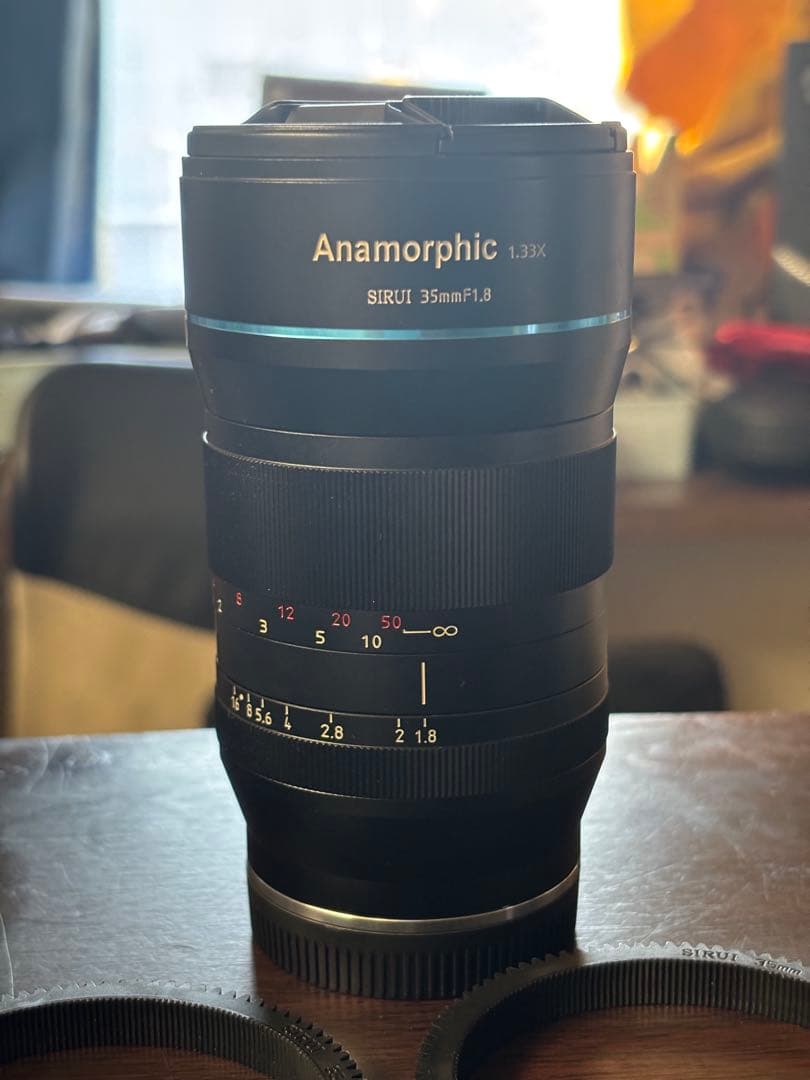 SIRUI 35mm F1.8 Anamorphic レンズ