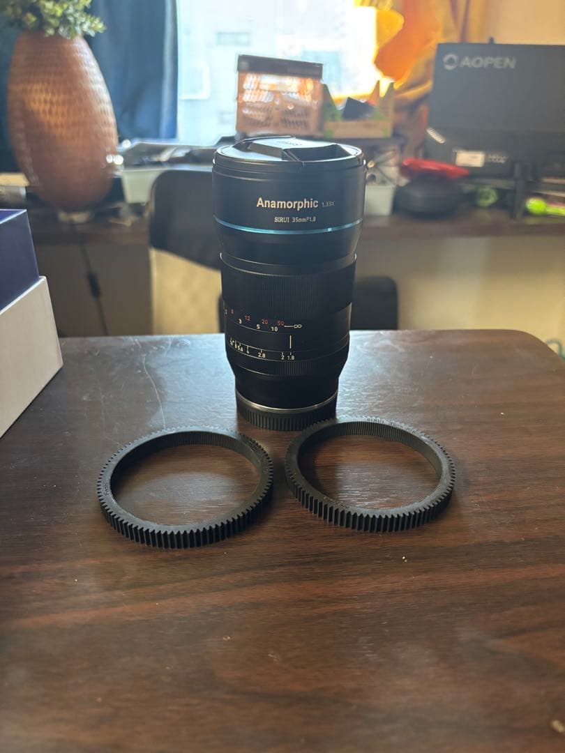 SIRUI 35mm F1.8 Anamorphic レンズ