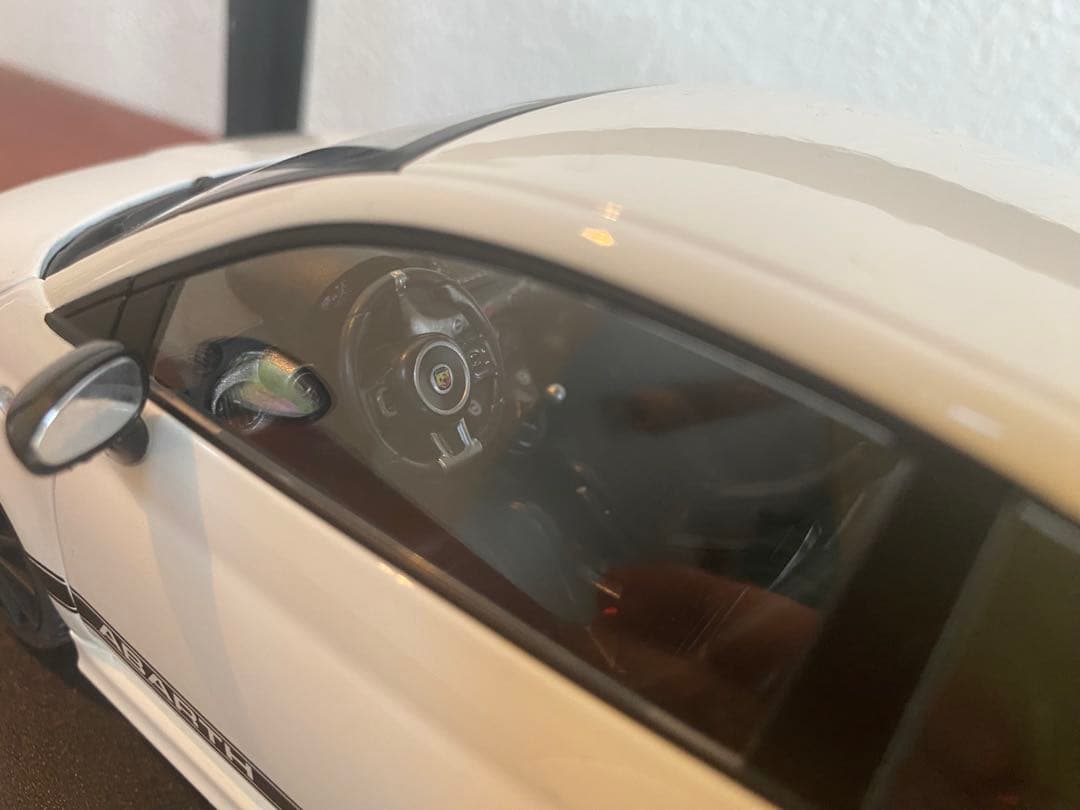 SOLIDO FIAT ABARTH 500 ホワイト　 1/18