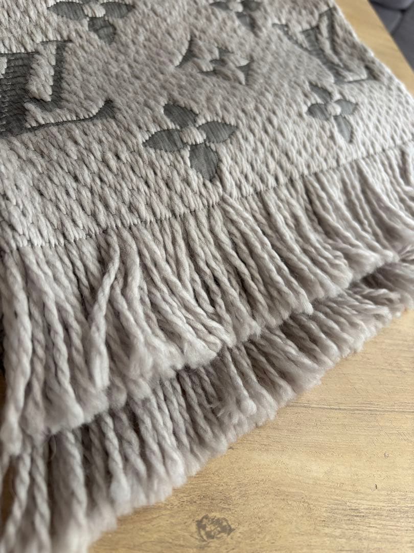 LOUIS VUITTON ロゴマニア　エシャルプ　マフラー　グレー