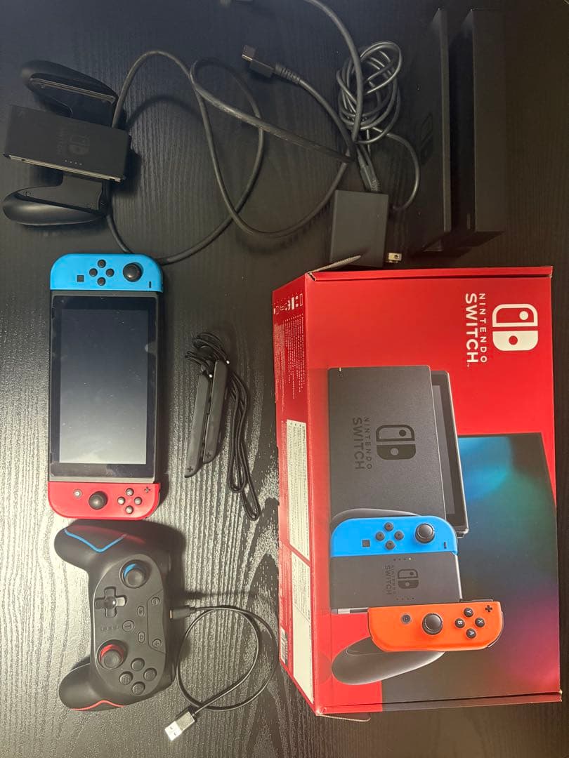 任天堂　Nintendo Switch スイッチ　本体　SDカード付き