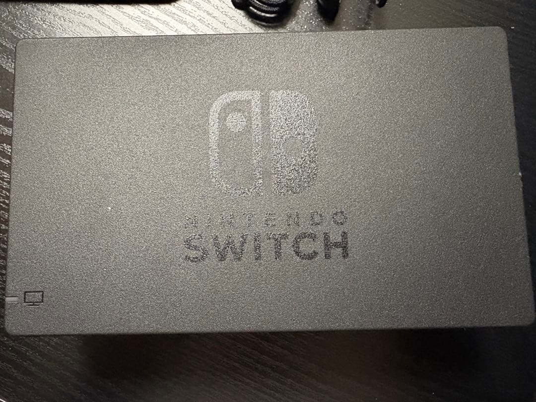 任天堂　Nintendo Switch スイッチ　本体　SDカード付き