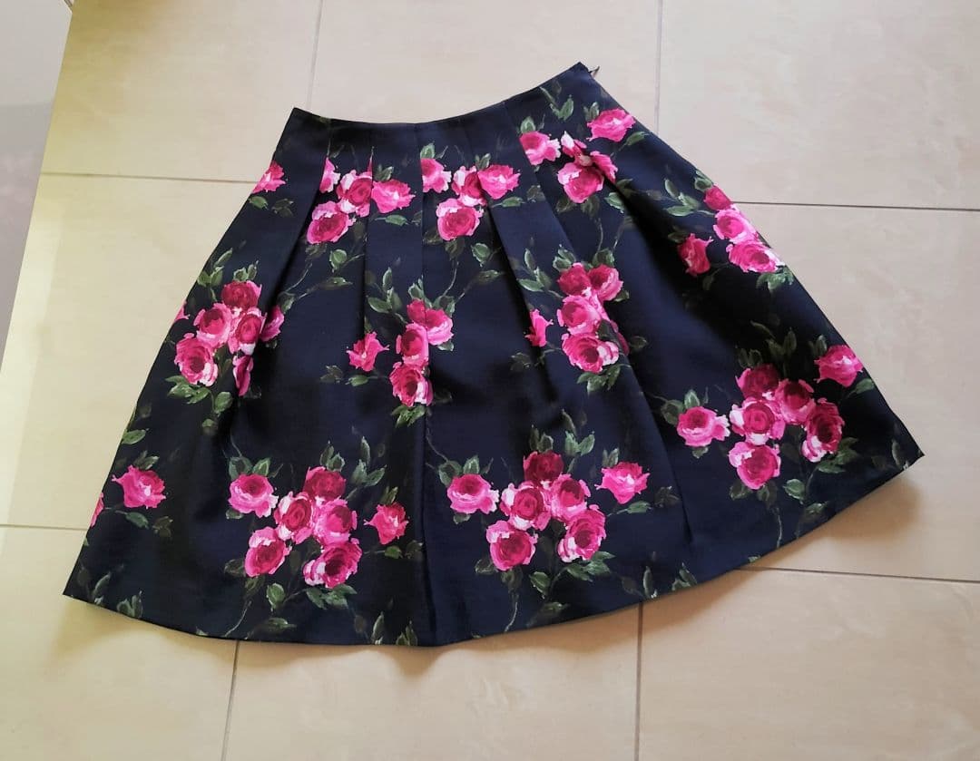 最終価格♥新品•未使用♥M'S GRACY✿フラワース✿フレア✿カート✿40Ｌ