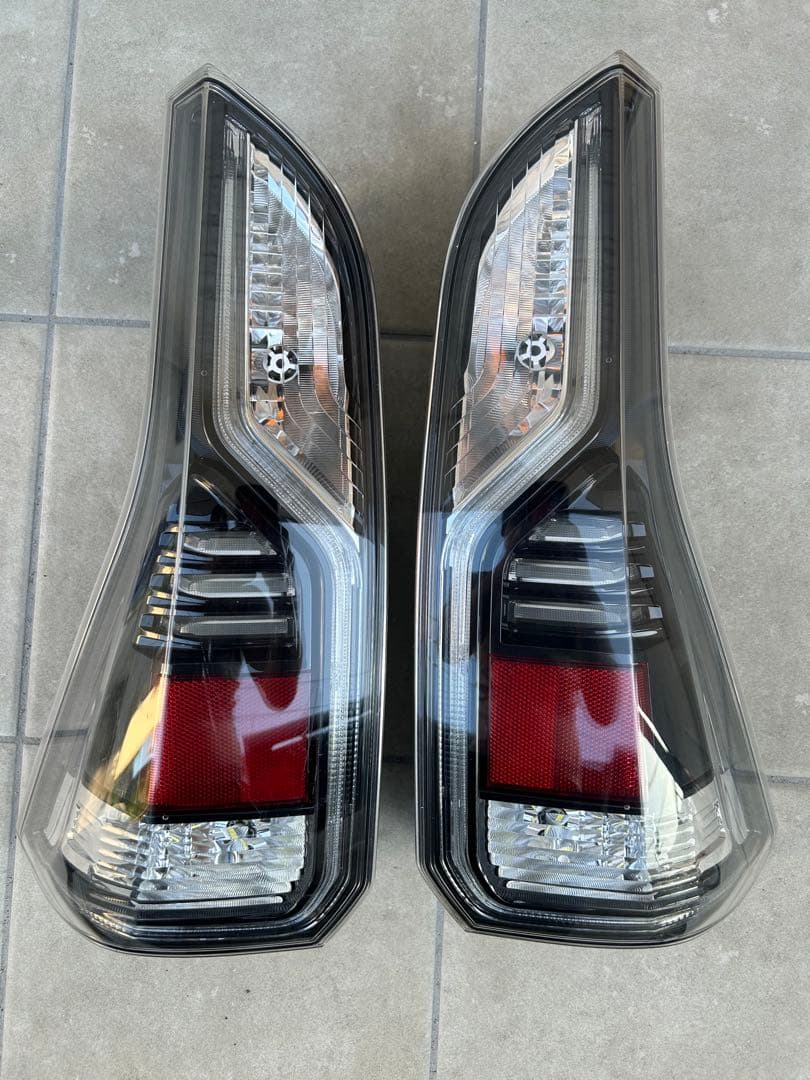 ぱぴこ　c27 セレナ e-POWER前期　クリアテールランプ