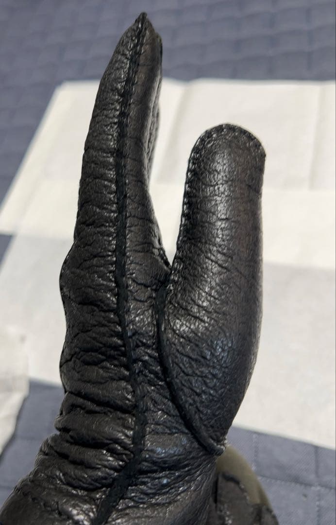 黒いレザー 手袋 イタリア製　カシミヤ裏地付き サイズ8 1/2