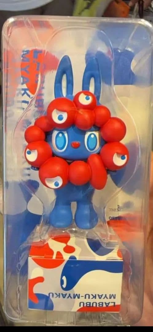 ラブブxミャクミャク フィギュア　※おまけ付き