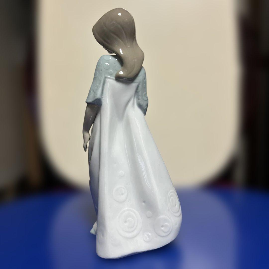 美品　NAO陶器製少女像 青いショール 2セット　高さ22cm