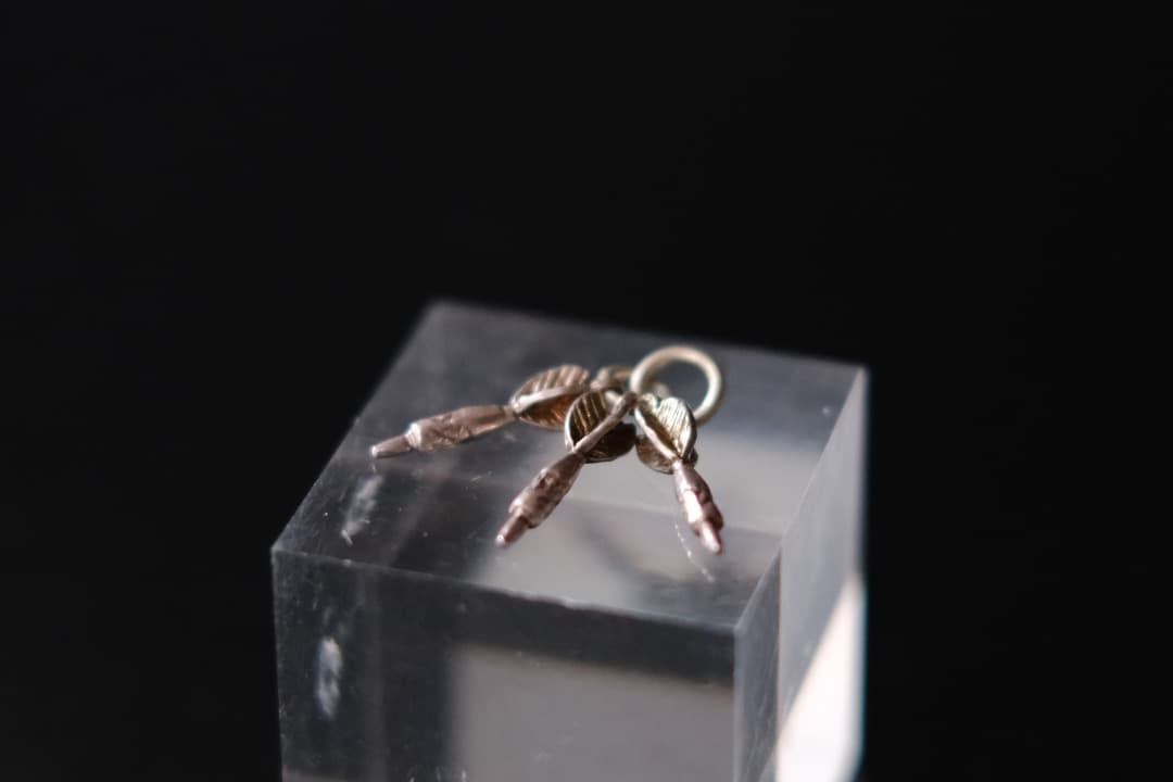 イギリスアンティーク｜ダーツのシルバーチャーム