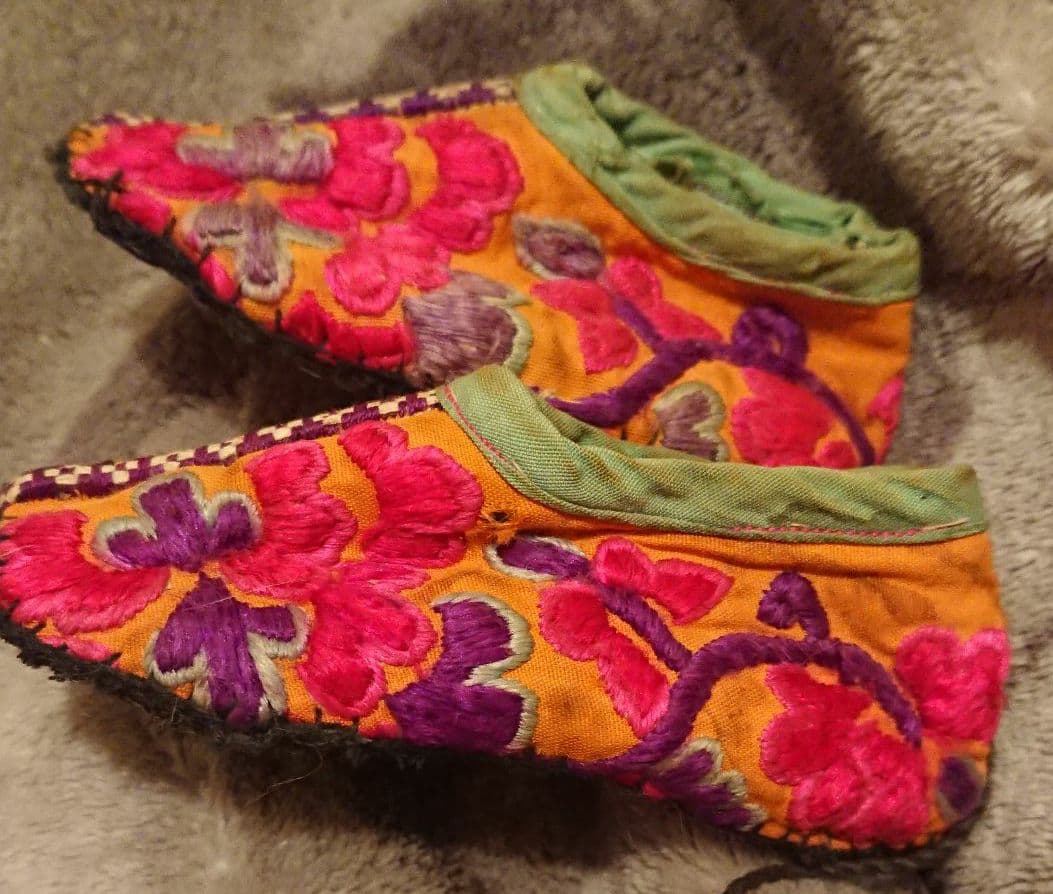 アンティーク 中国奥地少数民族 刺繍 幼児向け靴