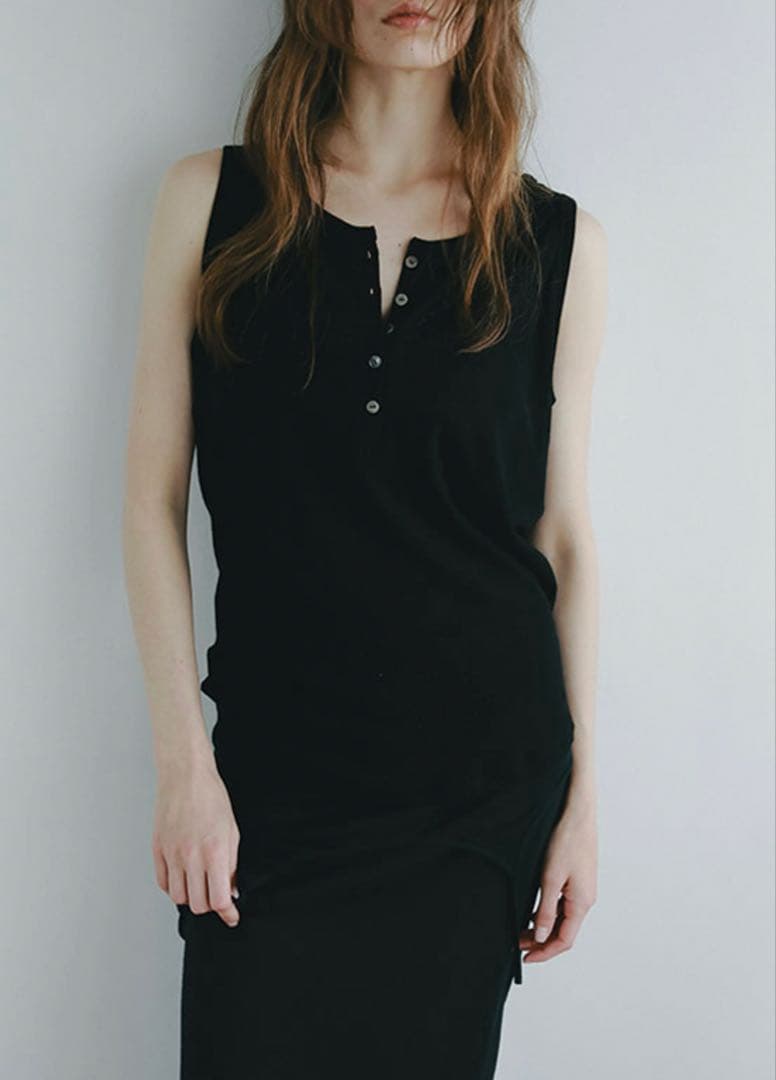 ETRE TOKYOヘンリーネックエアリータンクトップ ブラック