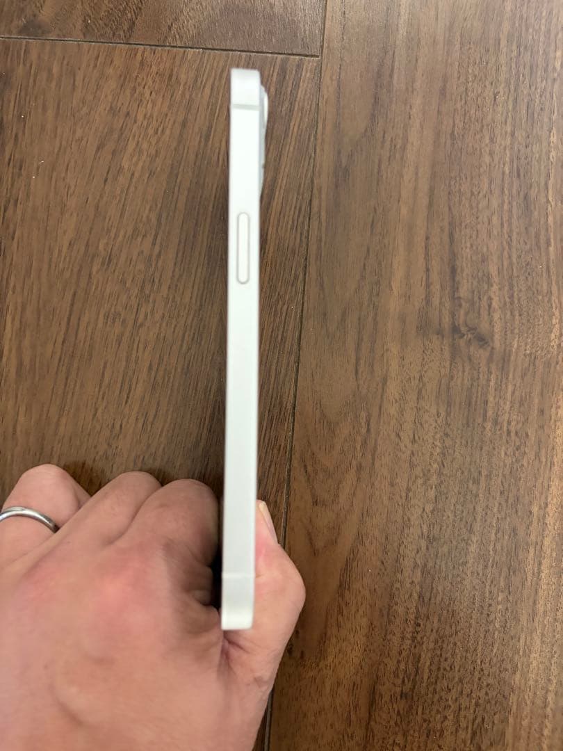 Apple iPhone 13 スターライト 本体