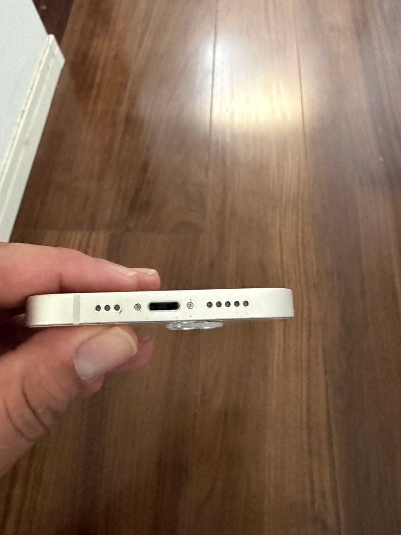 Apple iPhone 13 スターライト 本体