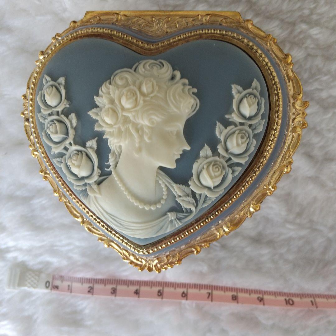 新品オルゴール(愛の讃歌)ハート型気品、緻密な装飾、ゴージャス、宝石入れ/日本製